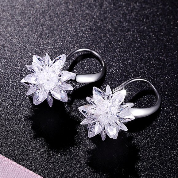 Silver crystal snowflake earrings - Picture 2 of 3